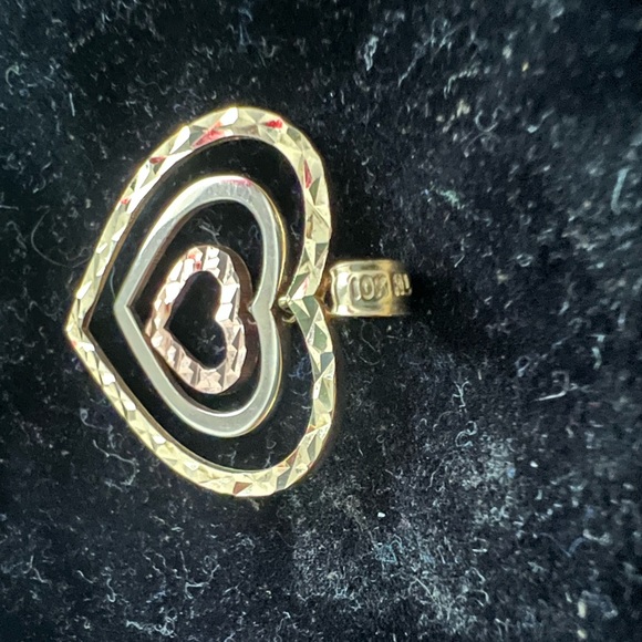 10k three color gold pendant, I accept offers, I have a lot of jewelry - Picture 3 of 4